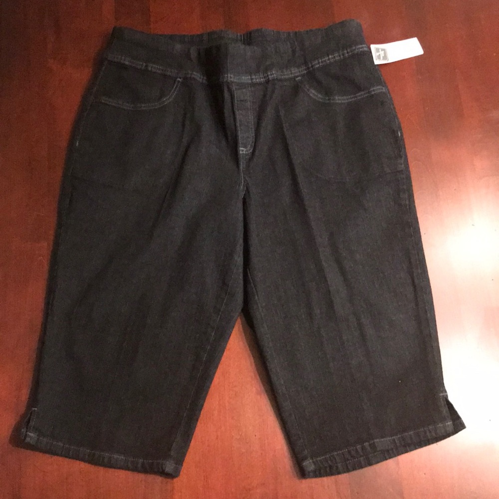 Capris Clamdiggers Crops NWT!